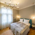 Nest 4*